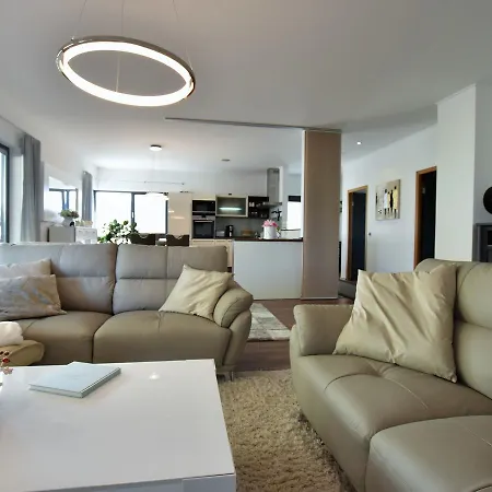 Modern In With Parking דירה רוסטוק