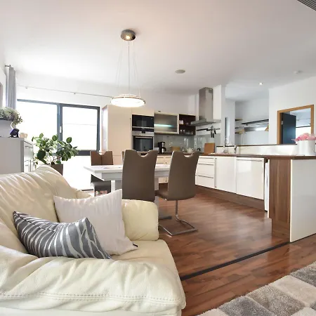 Modern In With Parking רוסטוק
